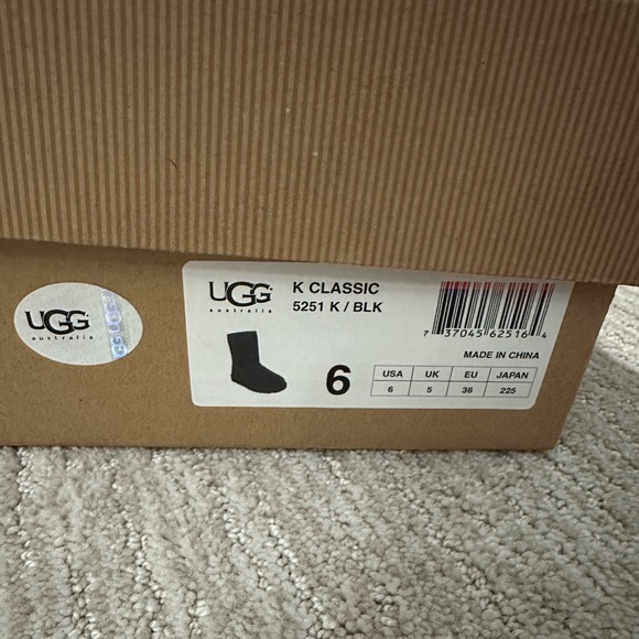 Kids classic short Ugg boots - Picture 4 of 4